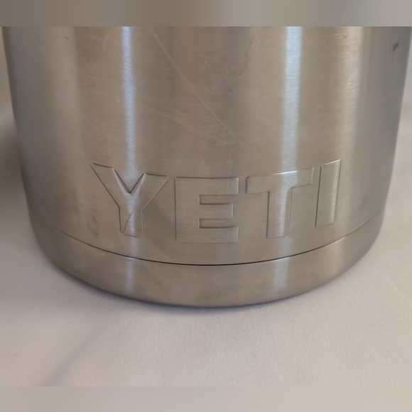 YETI 64oz Stainless Steel Silver Wide Mouth Screw Lid Chug Cap - Picture 2 of 7